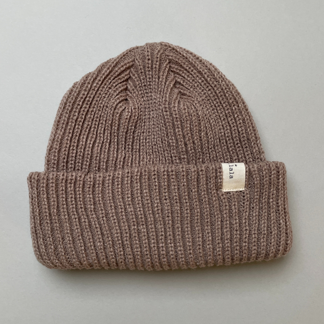 knitted beanie - dark beige
