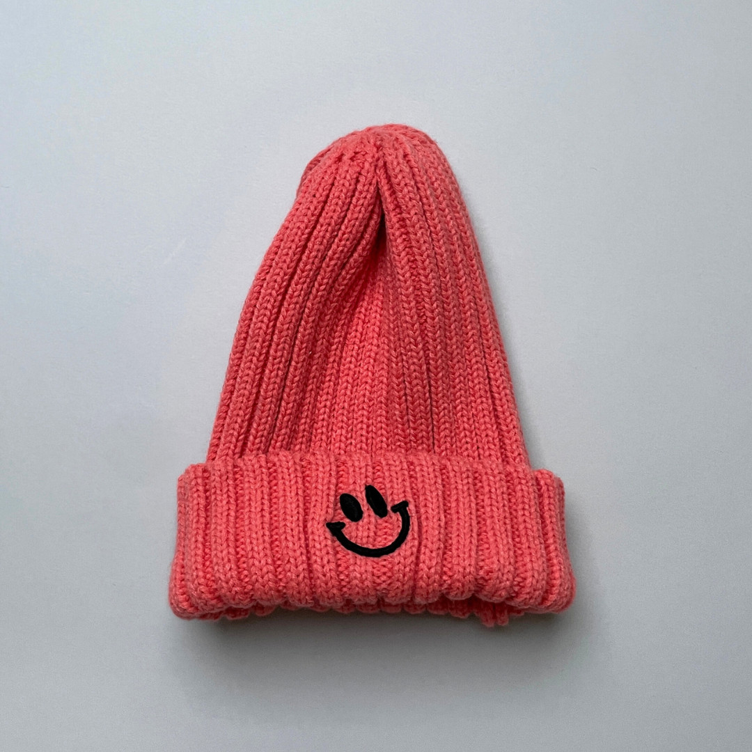 knitted smiley beanie - coral
